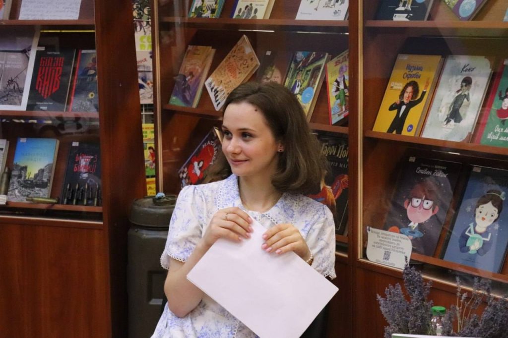 Слова, що світять у темряві: Марина Забуранна у книжковому клубі