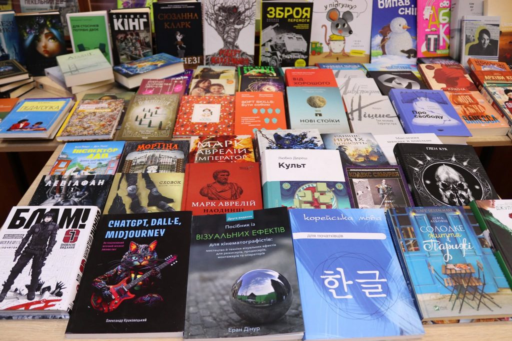 Коли книги об’єднують: подарунок для бібліотеки від Plarium Ukraine