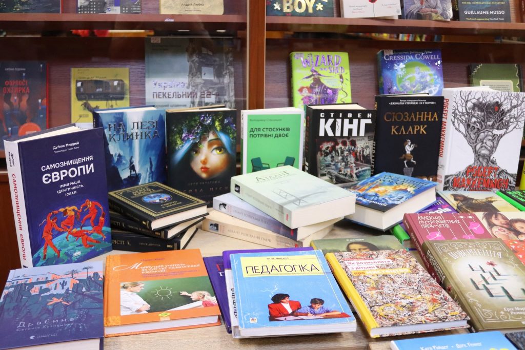 Простір читання стає більшим: бібліотека отримала 73 нові книги